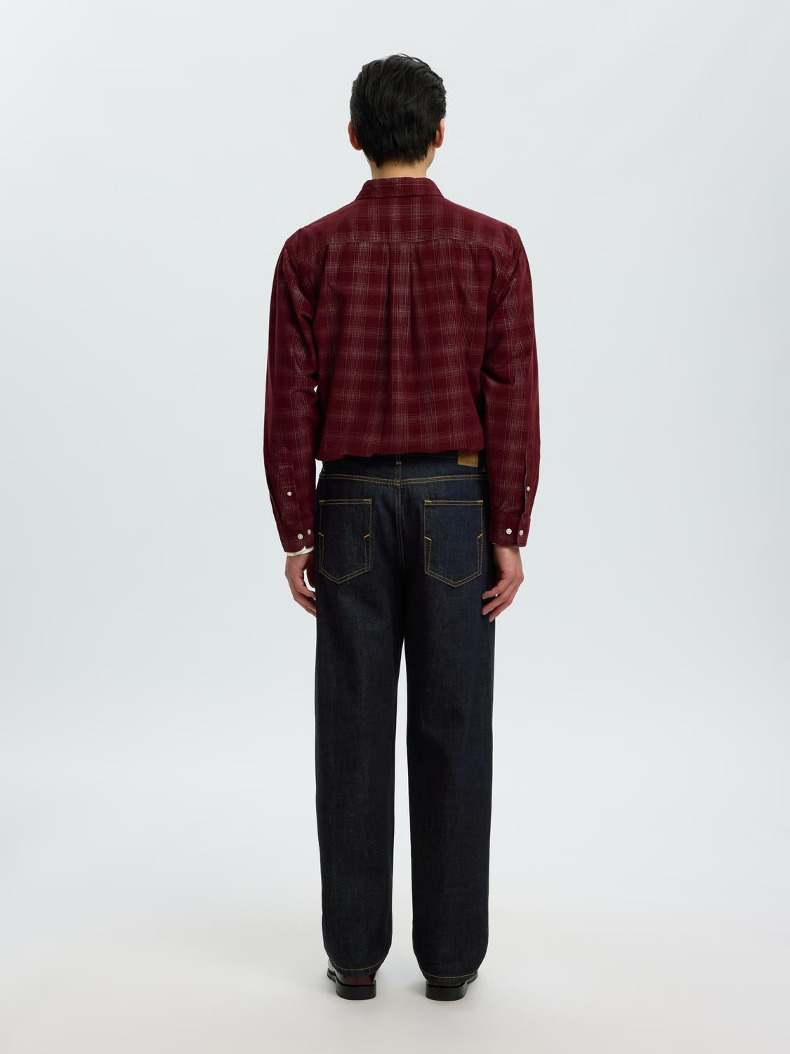 model_shot-back
